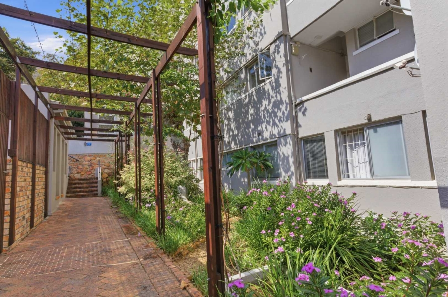 1 Bedroom Property for Sale in Sea Point Western Cape